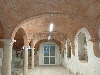 Foto Locale commerciale in Via Battisti 8, Roncoferraro Centro di 920 m²