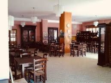 Foto Hotel a Sant'Eufemia a Maiella Centro di 1100 m² con 24 locali