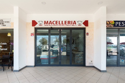 Foto Locale commerciale in Via Flaminia 8, Rignano Flaminio di 75 m²