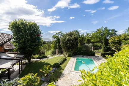 Foto Villa unifamiliare in VIA CASCINA BRUGHIERA 9, Lesmo di 270 m²