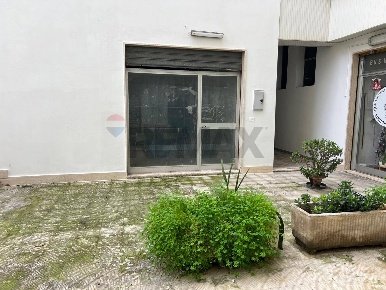 Foto Locale commerciale a Monopoli Centro di 150 m² con 2 locali in vendita