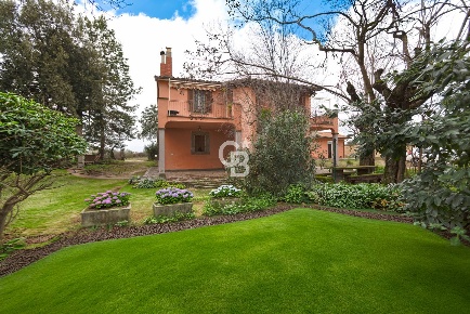 Foto Rustico in Strada Toscanese 44, Viterbo Villanova - Riello di 350 m²