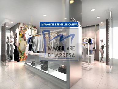 Foto Negozio in Viale Mentana, Parma Centro Storico di 300 m² con 3 locali