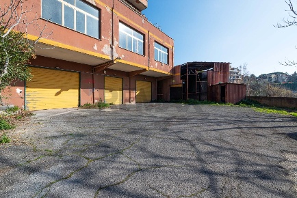 Foto Locale commerciale in Via Roncacci 1, Morlupo Centro di 260 m²