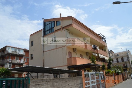 Foto Appartamento in via Alessandro Manzoni, Taormina di 130 m² in vendita