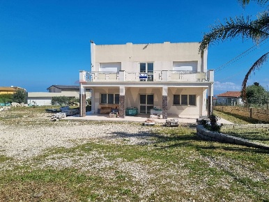 Foto Locale commerciale in VIA SAN LUCA 1, Augusta Centro di 480 m²