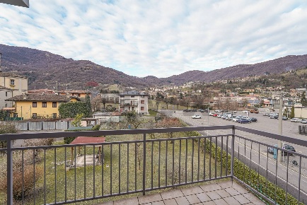 Foto Appartamento in VIA DOMENICO SUARDI 11, Casazza di 126 m² con 3 locali