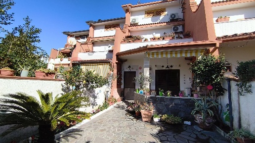 Foto Villa unifamiliare in Via Fratelli Bandiera 32B, Ladispoli di 155 m²