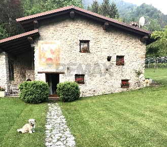 Foto Villa unifamiliare in VIA RIGHENZUOLO SNC, Songavazzo di 120 m²