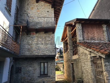 Foto Case semi ndipendenti in via Costa Berlendis 8, Zogno Somendenna