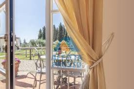 Foto Residence a Lastra a Signa di 800 m² con 30 locali in vendita