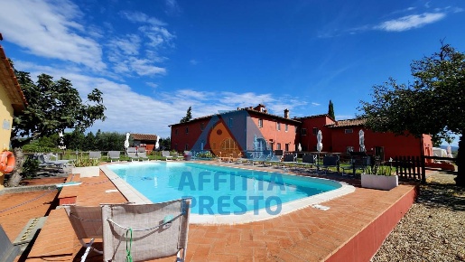 Foto Residence a Lastra a Signa di 800 m² con 30 locali in vendita