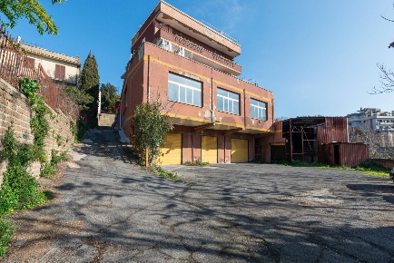 Foto Locale commerciale in Via Roncacci 1, Morlupo Centro di 120 m²