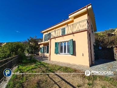 Foto Villa unifamiliare in Borgata Fuenza, Garlenda Villafranca di 200 m²