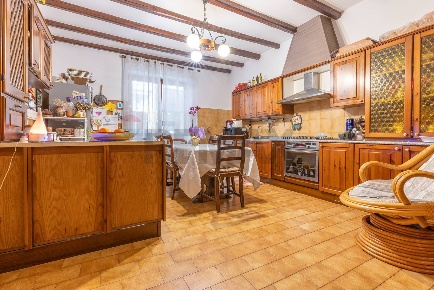 Foto Appartamento a Besozzo Centro di 144 m² con 6 locali in vendita