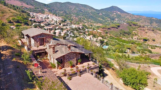 Foto Villa unifamiliare a Rio di 386 m² con 9 locali in vendita