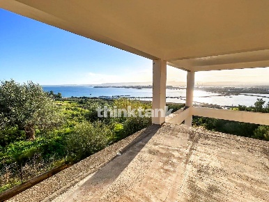 Foto Villa unifamiliare in Via Stesicoro, Augusta Centro di 720 m²