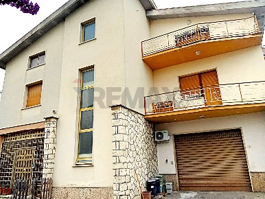 Foto Villa unifamiliare in Via Saliceti 5, Nereto Centro di 486 m²