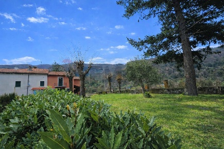 Foto Case semi ndipendenti a Calice al Cornoviglio di 350 m² con 12 locali