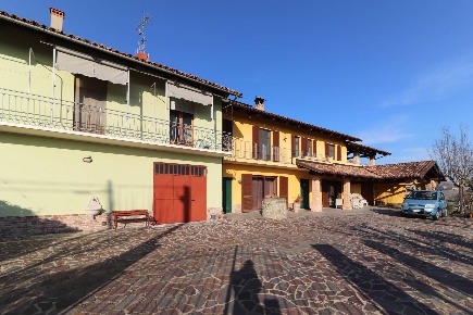 Foto Villa unifamiliare in Località riviera, Monforte d'Alba di 330 m²