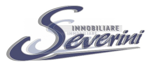 Foto Locale commerciale in via indipendenza, Como Centro Storico di 30 m²