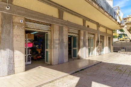 Foto Locale commerciale in Via Vincenzo Giuffrida 203, Catania di 195 m²