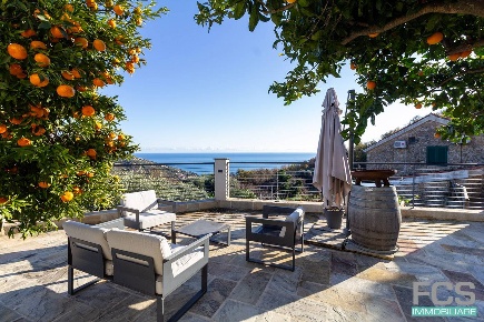 Foto Villa unifamiliare in via usodimare, Finale Ligure di 148 m²