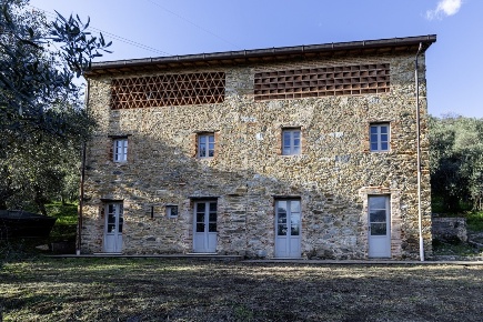 Foto Rustico a Camaiore di 210 m² con 10 locali in vendita