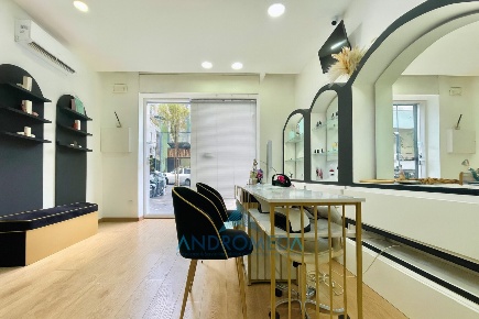 Foto Locale commerciale a Portici di 130 m² con 5 locali in vendita