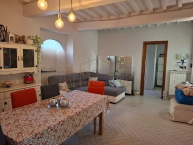 Foto Casa indipendente a Camaiore Camaiore Paese di 130 m² con 6 locali