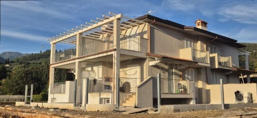 Foto Villa unifamiliare a Camaiore Capezzano Pianore di 130 m² con 5 locali