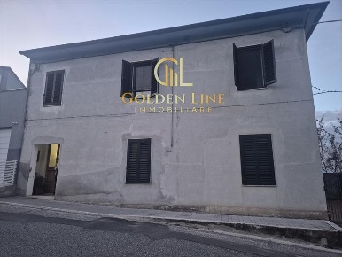 Foto Casa indipendente a Sant'Elpidio a Mare Centro con 9 locali in vendita