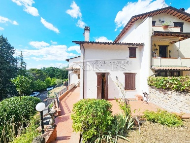 Foto Appartamento a Pietralunga di 120 m² con 5 locali in vendita