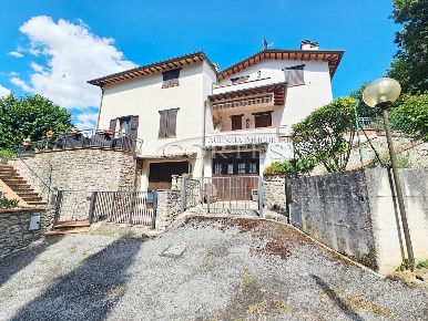 Foto Appartamento a Pietralunga di 120 m² con 5 locali in vendita