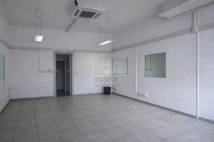 Foto Locale commerciale in Via Barsanti e Matteucci 43, Lucca di 40 m²