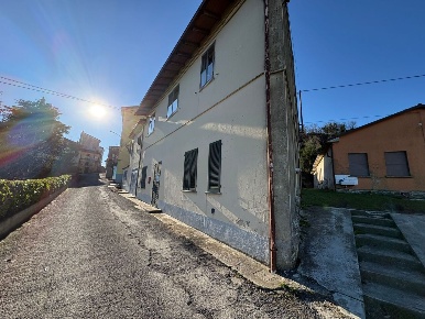 Foto Villa bifamiliare a Alta Val Tidone Trebecco di 200 m² con 5 locali