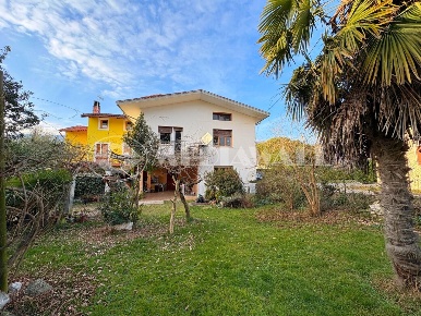 Foto Casa indipendente a Aviano Aviano Castello di 206 m² con 10 locali