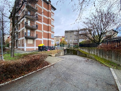 Foto Posti auto in Via Monte Grivola 18, Aosta Centro di 15 m² con 1 locali