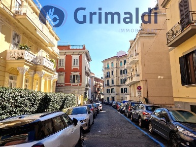 Foto Appartamento in Via Antonio Mancini 22, Napoli Vomero di 103 m²