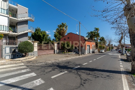 Foto Appartamento in Via Stazione 12, Aci Castello Centro di 175 m²