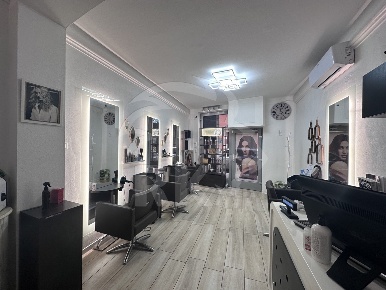 Foto Locale commerciale in via d'azeglio  51, Bologna di 30 m² con 1 locali