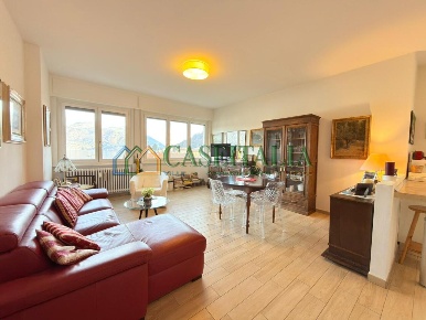 Foto Appartamento a Porto Ceresio di 95 m² con 3 locali in vendita