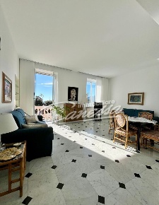 Foto Appartamento in Via Paolo Zunino 6, Rapallo di 175 m² con 4 locali