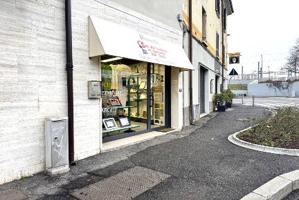 Foto Locale commerciale in Via San Zeno 7, Brescia Brescia Due di 50 m²