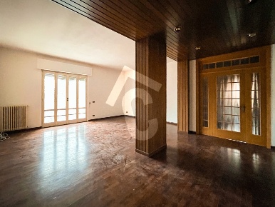 Foto Appartamento a Jesi Via Gramsci di 163 m² con 5 locali in vendita