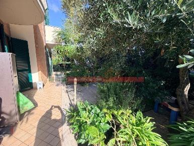 Foto Appartamento in Via Di Montenero, Livorno di 200 m² con 8 locali