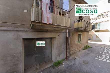Foto Box in Via Cardalano 12, San Cataldo Centro di 48 m² con 1 locali
