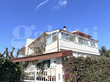 Foto Villa unifamiliare in Via GENTILE 108, Bari Japigia di 220 m²