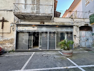 Foto Negozio in Piazza Nicola Romano 6, Napoli Chiaiano di 50 m² in affitto