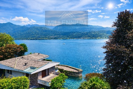Foto Villa singola a Stresa Centro di 300 m² con 10 locali in vendita